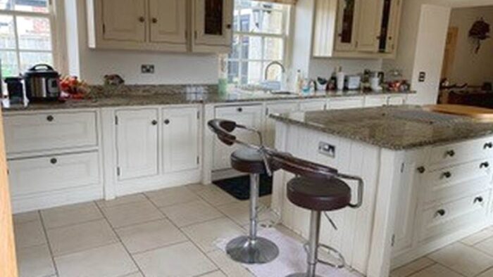 Bespoke Handmade Handpainted Cream Wood Kitchen with Granite & Cooker 5yrs old Inframe Shaker