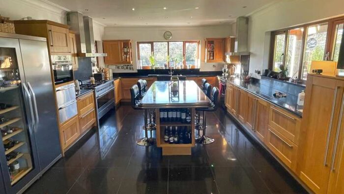 Beautiful Oak Wood Shaker Kitchen With Galaxy Granite & Appliances – 3831609