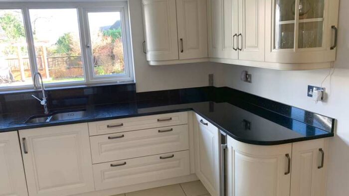 Large Bespoke Modern Off White Shaker & Glass Kitchen Appliances Granite Worktops