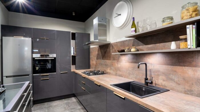 Ex Display Schmidt Key Shiny Plus Caneo Grey Gloss Kitchen – Bosch Appliances - Schmidt Laminate Oxide Bronze Worktops