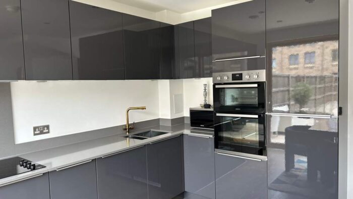 Modern Graphite Grey Chrome Handled Kitchen – Zanussi Appliances – Grey Quartz Worktops