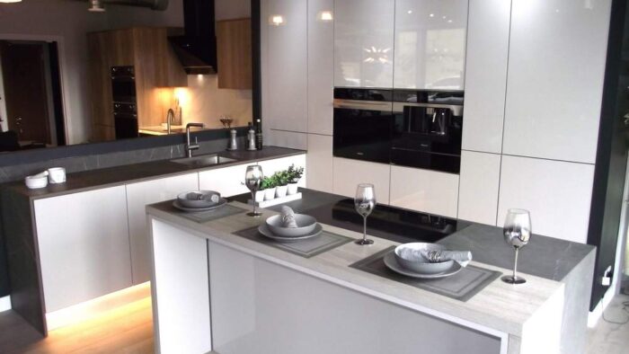 Ex Display Bespoke Modern InFrame Shaker Hartforth Blue Kitchen Matching Island with Double Butler Pantry – Smeg Appliances - Worktops